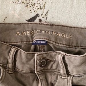 ☀️ 5/$25 American Eagle tomgirl crop jean, olive